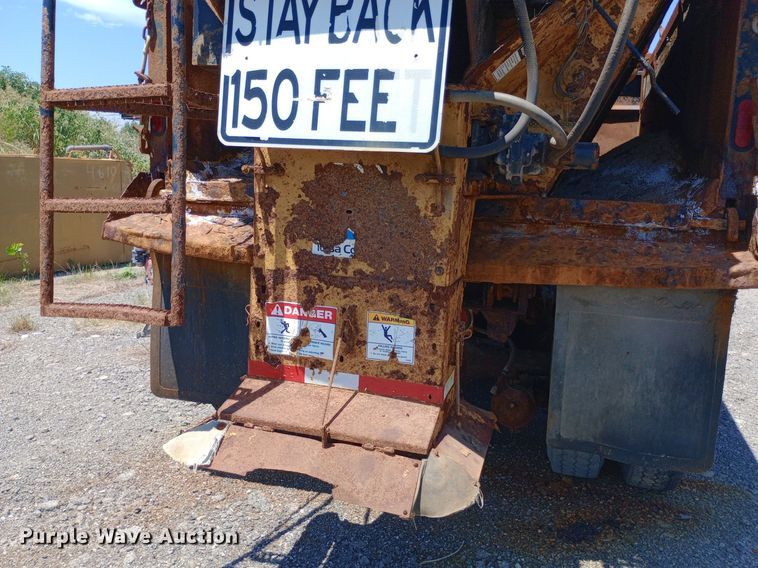 image for item DP1080 2001 International 4900 dump truck