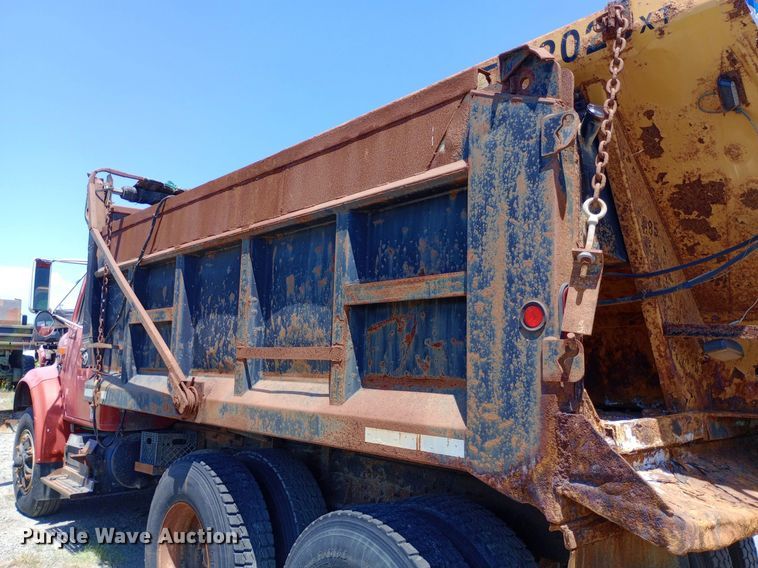 image for item DP1080 2001 International 4900 dump truck