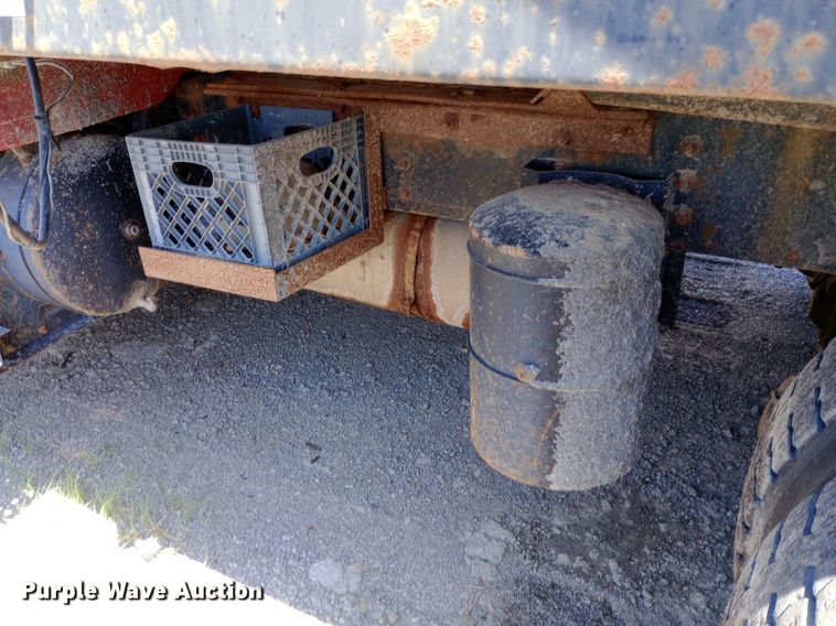 image for item DP1080 2001 International 4900 dump truck