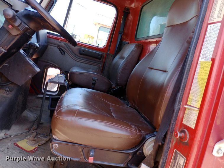 image for item DP1080 2001 International 4900 dump truck