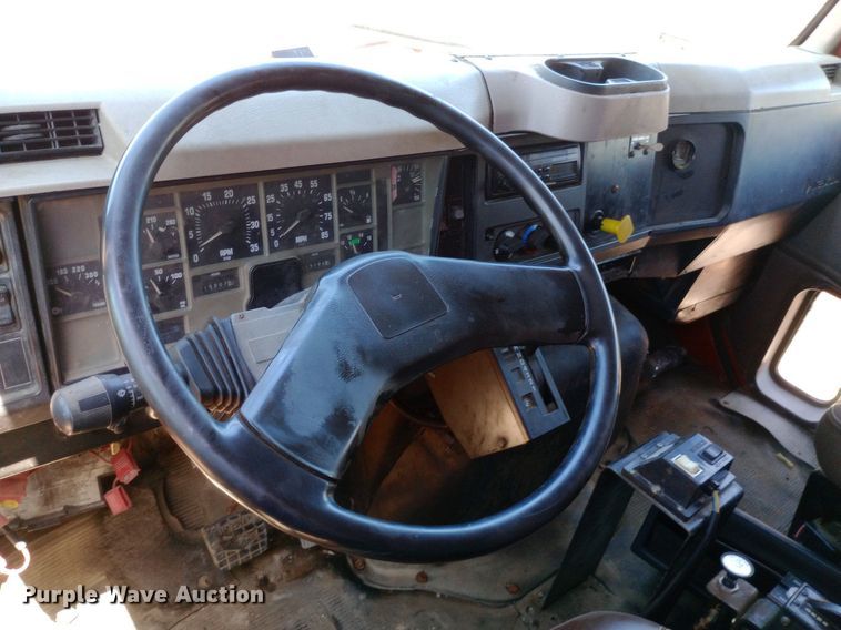 image for item DP1080 2001 International 4900 dump truck