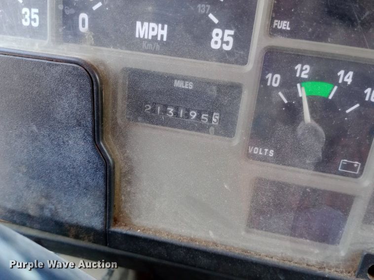 image for item DP1080 2001 International 4900 dump truck