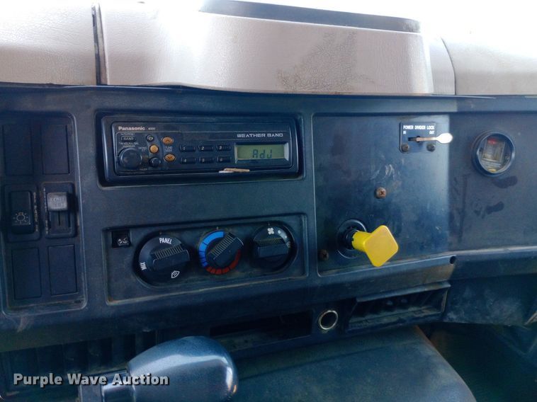 image for item DP1080 2001 International 4900 dump truck