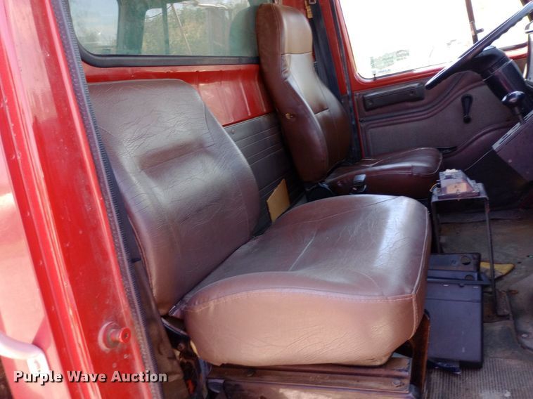 image for item DP1080 2001 International 4900 dump truck