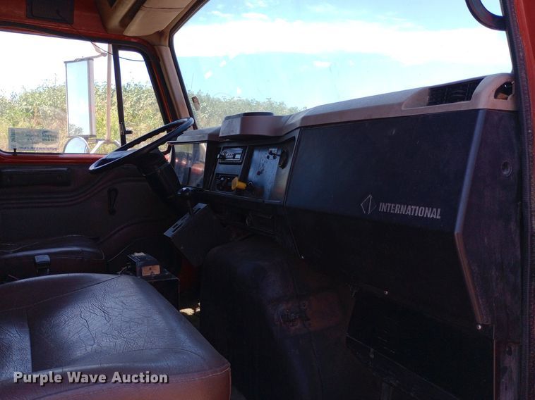 image for item DP1080 2001 International 4900 dump truck