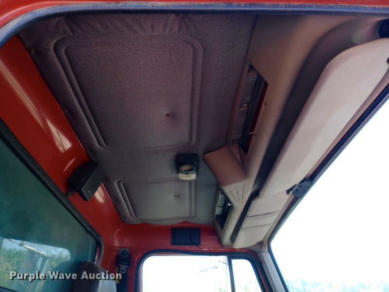 image for item DP1080 2001 International 4900 dump truck