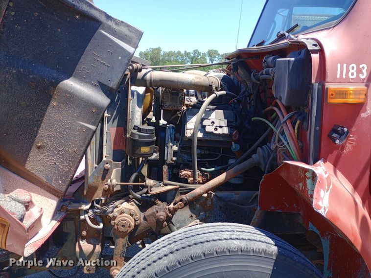 image for item DP1080 2001 International 4900 dump truck