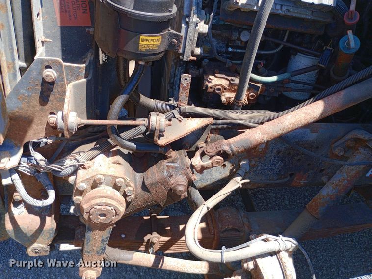 image for item DP1080 2001 International 4900 dump truck