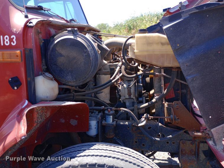 image for item DP1080 2001 International 4900 dump truck