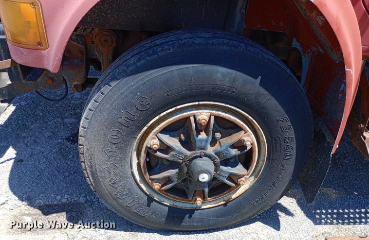 image for item DP1080 2001 International 4900 dump truck