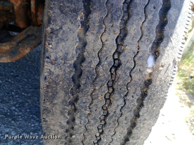 image for item DP1080 2001 International 4900 dump truck