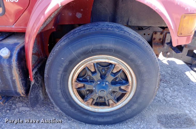 image for item DP1080 2001 International 4900 dump truck