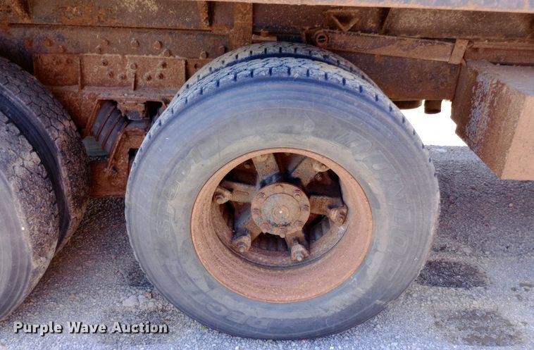 image for item DP1080 2001 International 4900 dump truck