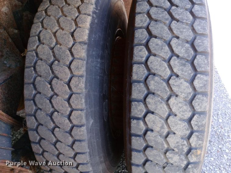 image for item DP1080 2001 International 4900 dump truck