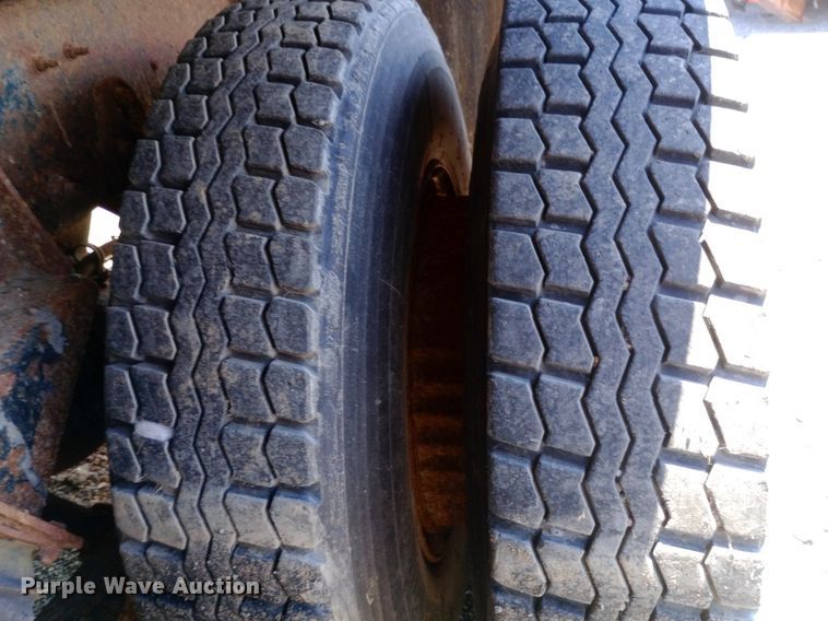 image for item DP1080 2001 International 4900 dump truck