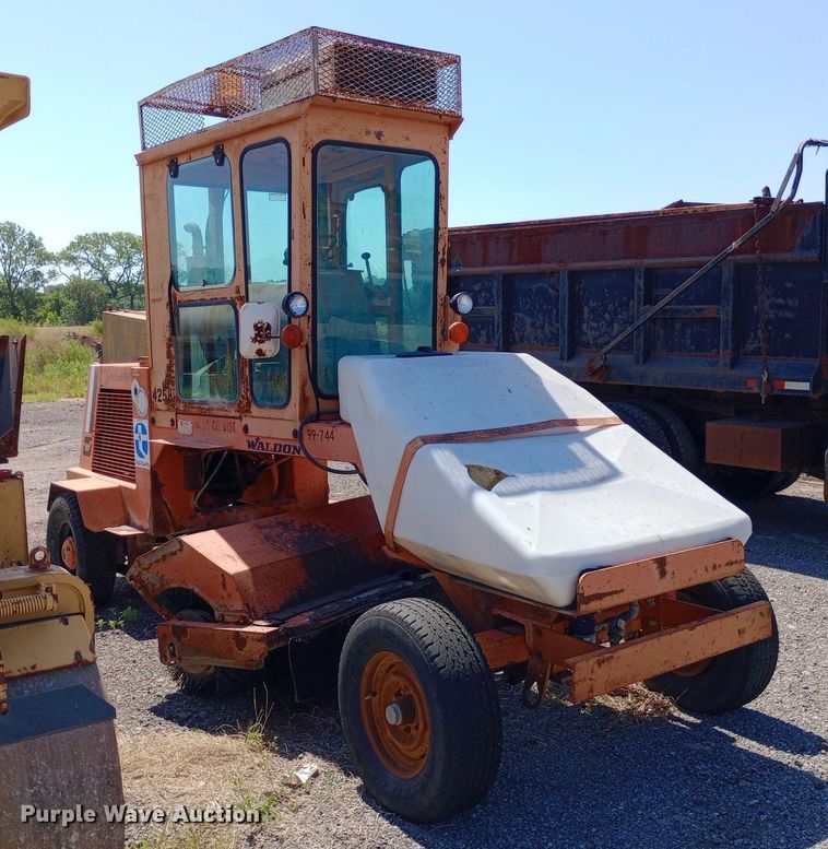 image for item DP1081 1987 Waldon Sweepmaster broom