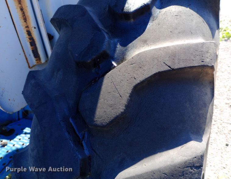 image for item DP1083 1987 Ford 6610 tractor