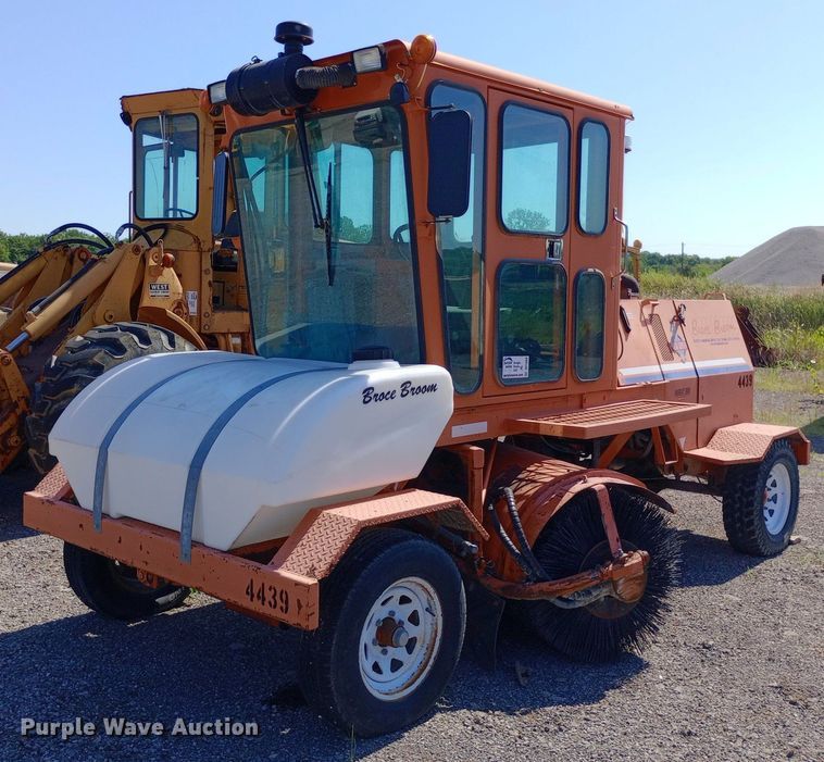 image for item DP1084 2010 Broce Broom KR-350 broom