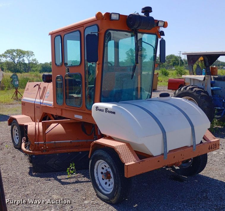 image for item DP1084 2010 Broce Broom KR-350 broom