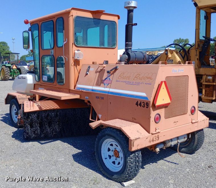 image for item DP1084 2010 Broce Broom KR-350 broom