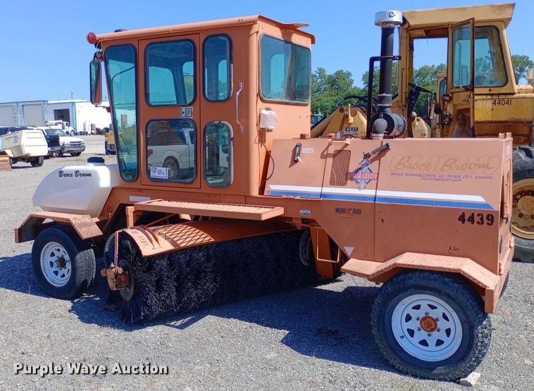 image for item DP1084 2010 Broce Broom KR-350 broom