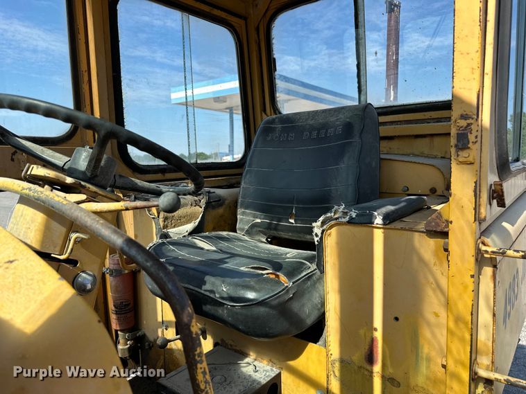 image for item DP1086 1968 John Deere 544 wheel loader