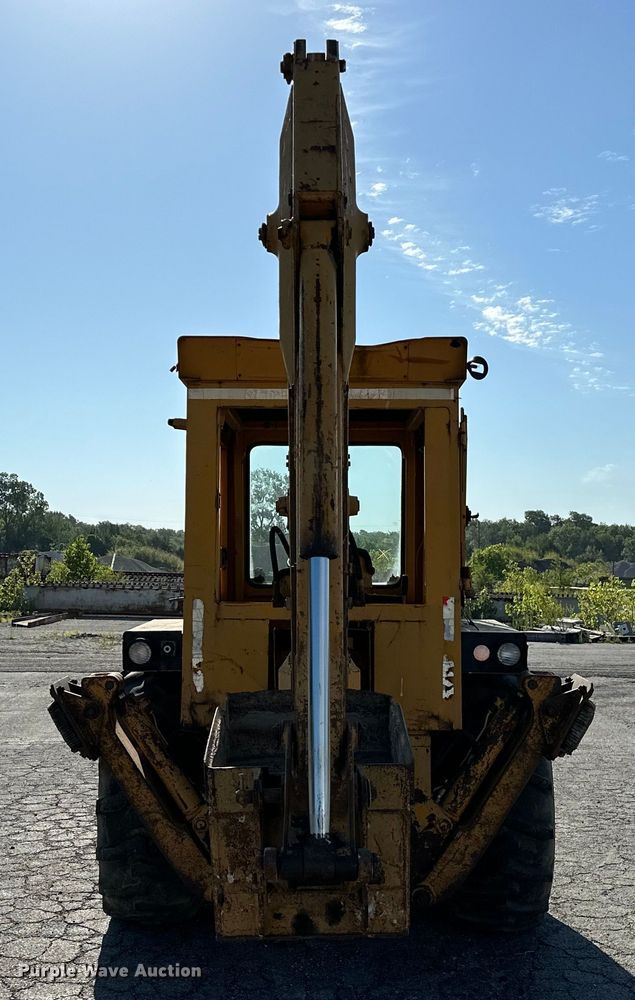 image for item DP1087 1973 John Deere 310 backhoe