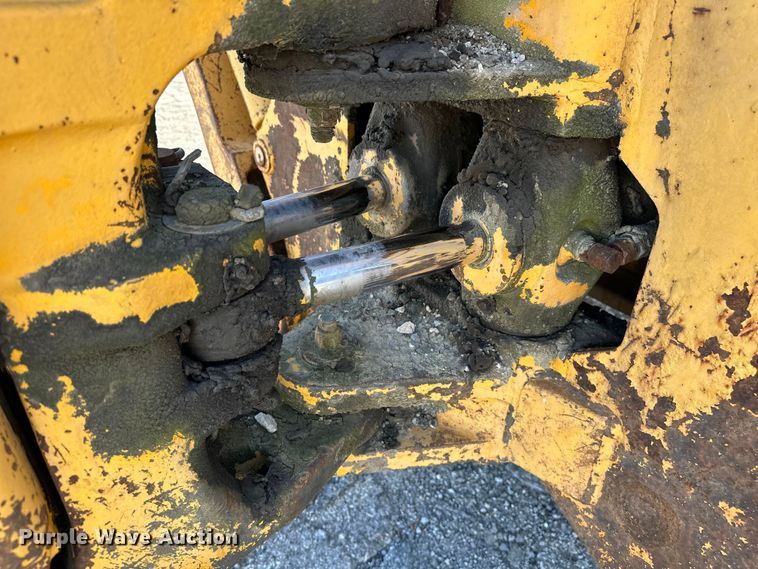 image for item DP1087 1973 John Deere 310 backhoe