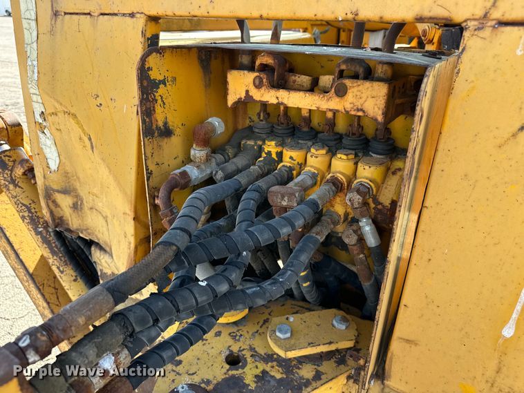 image for item DP1087 1973 John Deere 310 backhoe