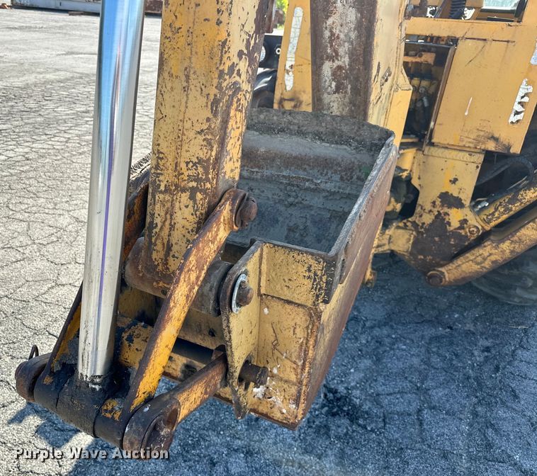 image for item DP1087 1973 John Deere 310 backhoe
