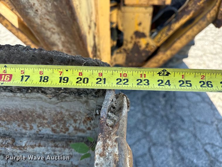 image for item DP1087 1973 John Deere 310 backhoe