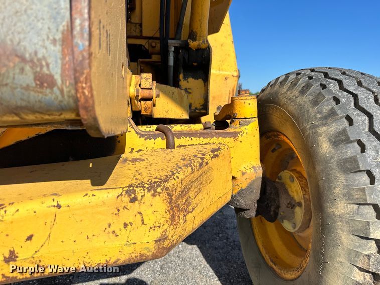 image for item DP1087 1973 John Deere 310 backhoe