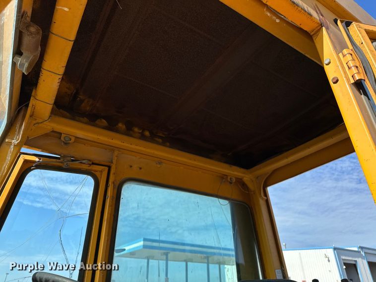 image for item DP1087 1973 John Deere 310 backhoe