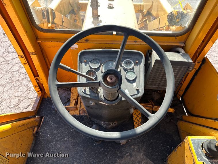 image for item DP1087 1973 John Deere 310 backhoe