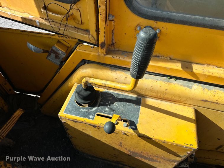 image for item DP1087 1973 John Deere 310 backhoe