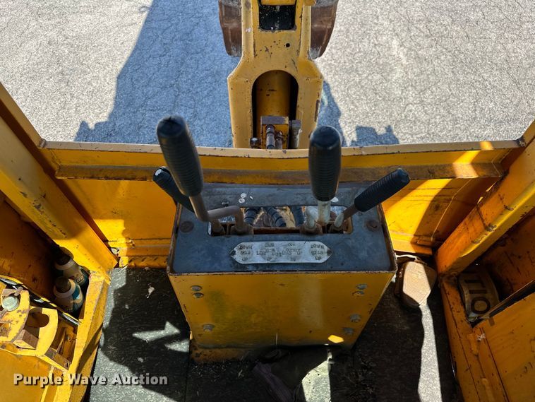 image for item DP1087 1973 John Deere 310 backhoe