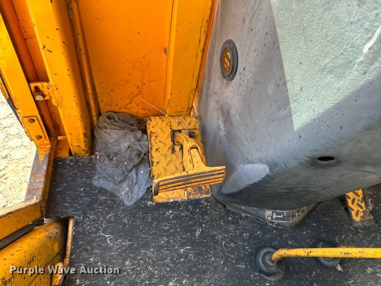 image for item DP1087 1973 John Deere 310 backhoe