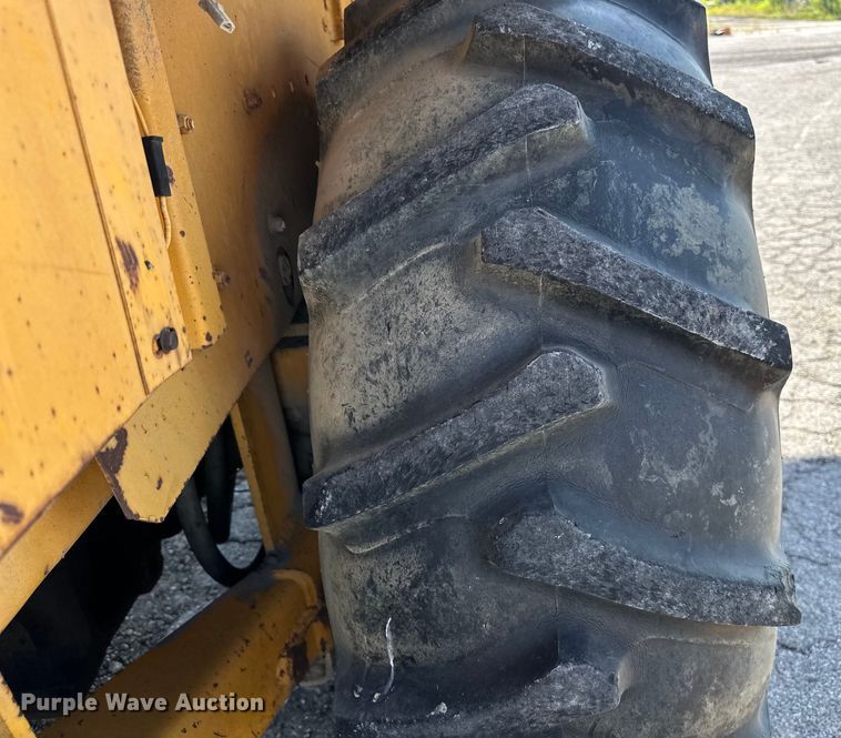 image for item DP1087 1973 John Deere 310 backhoe