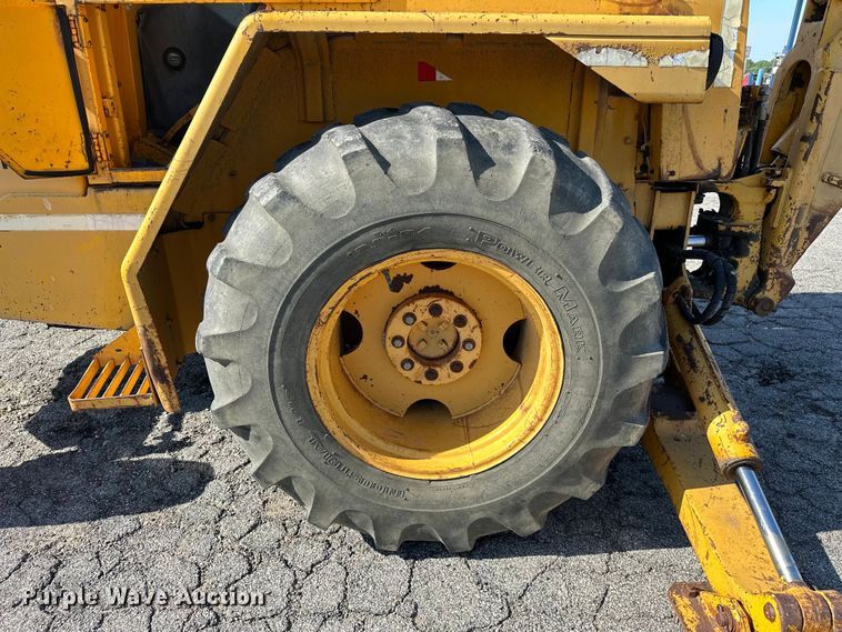 image for item DP1087 1973 John Deere 310 backhoe