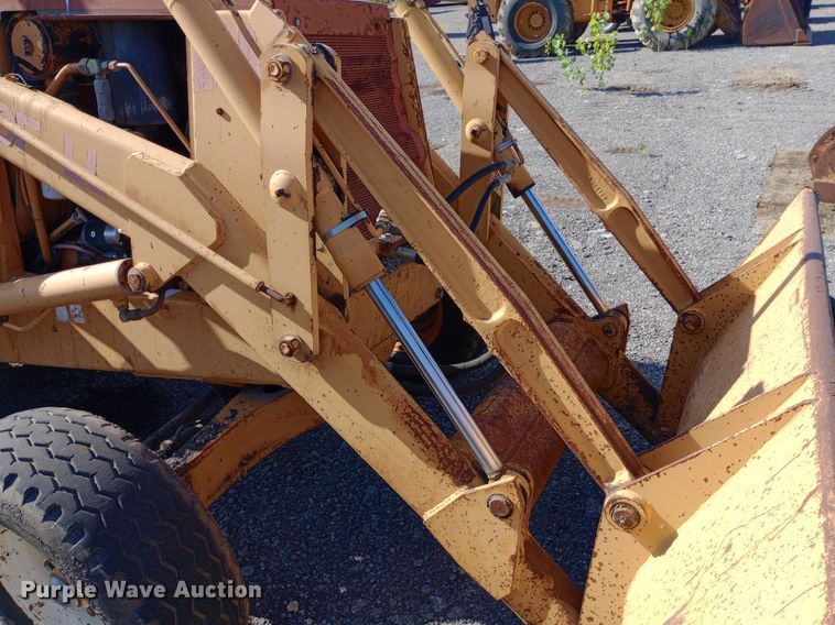 image for item DP1088 1988 Case 480F landscape tractor