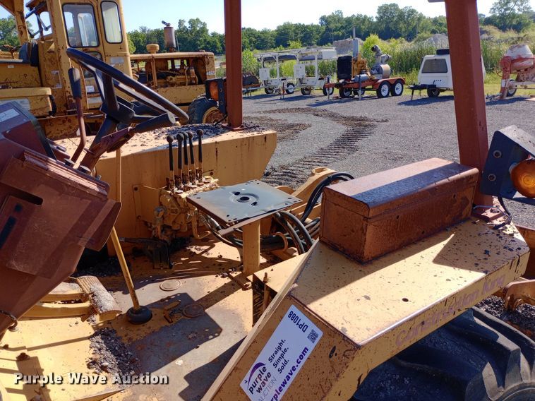 image for item DP1088 1988 Case 480F landscape tractor