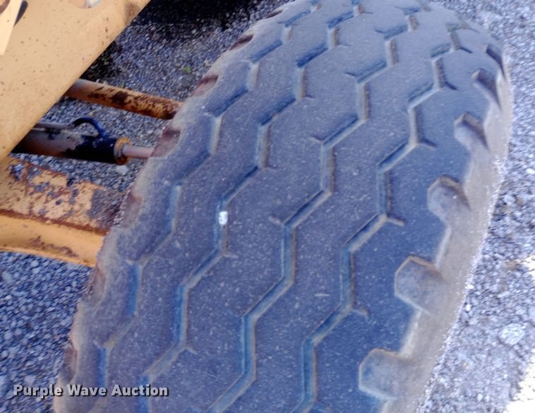 image for item DP1088 1988 Case 480F landscape tractor