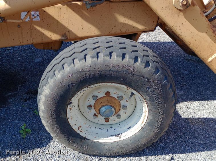 image for item DP1088 1988 Case 480F landscape tractor