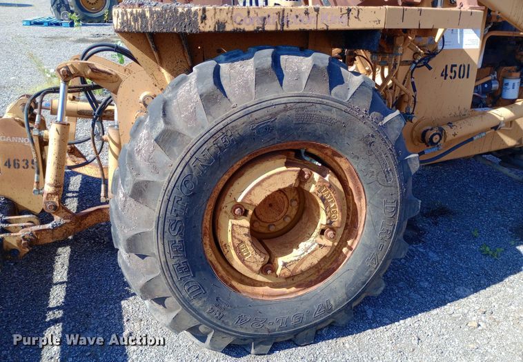 image for item DP1088 1988 Case 480F landscape tractor