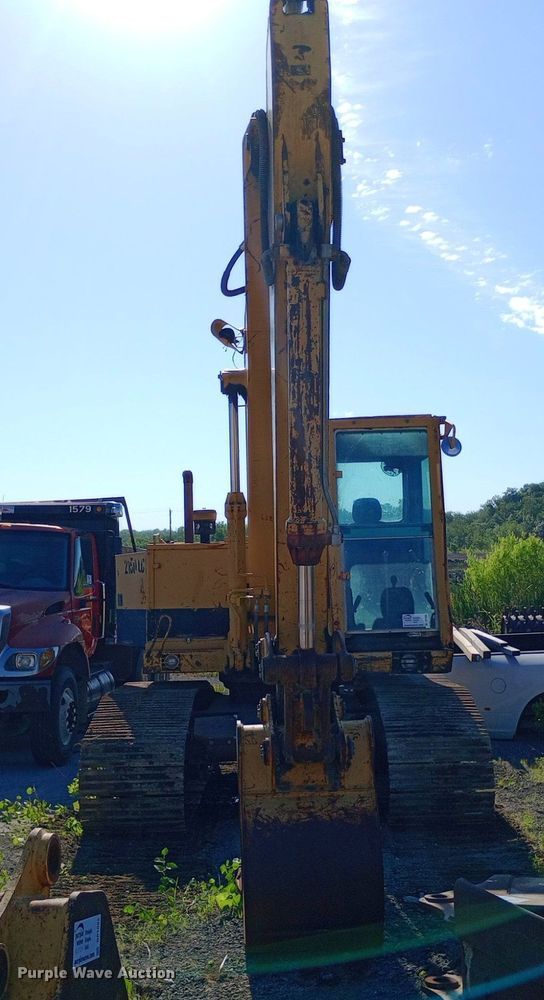 image for item DP1095 1990 Caterpillar 215D excavator