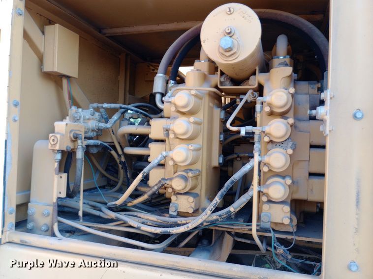 image for item DP1095 1990 Caterpillar 215D excavator