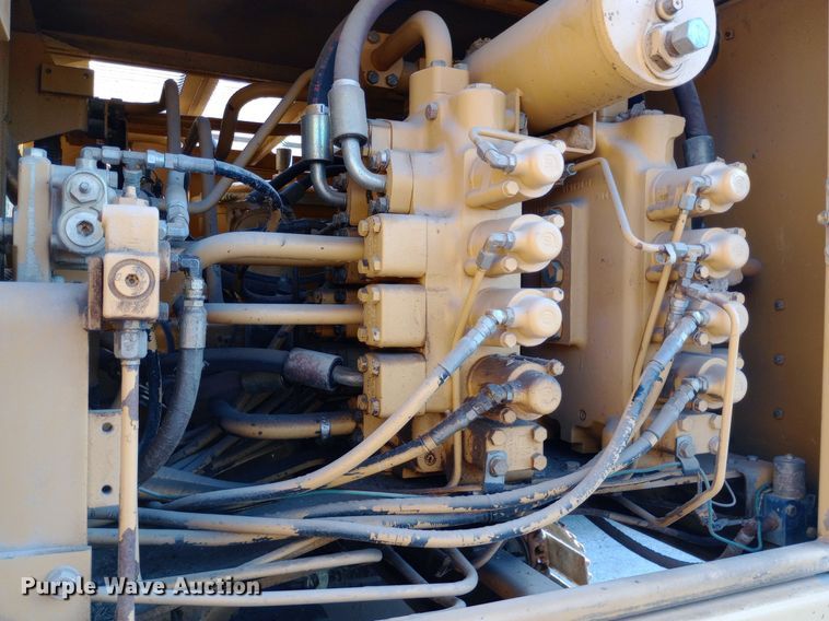 image for item DP1095 1990 Caterpillar 215D excavator