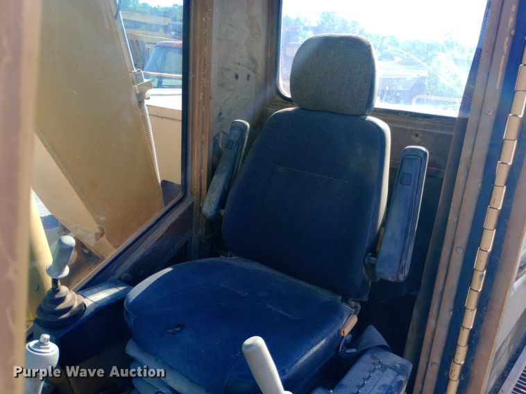 image for item DP1095 1990 Caterpillar 215D excavator