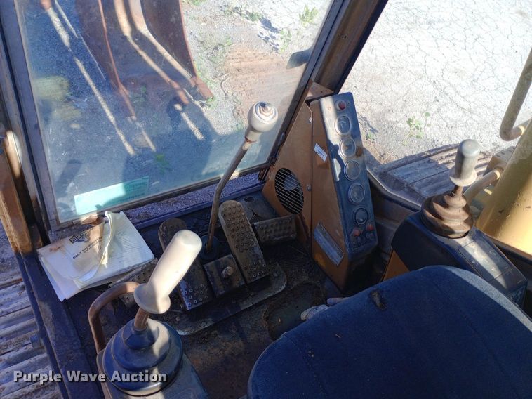 image for item DP1095 1990 Caterpillar 215D excavator