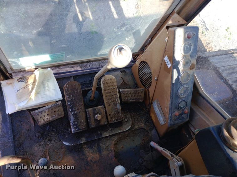 image for item DP1095 1990 Caterpillar 215D excavator